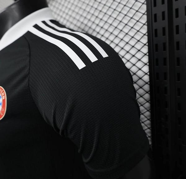 24/25 Player Version Bayern Munich Goalkeeper Jersey - Image 4