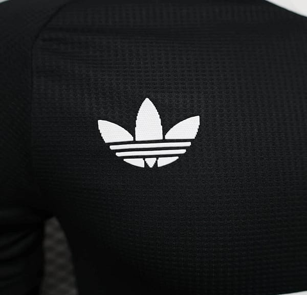 24/25 Player Version Bayern Munich Goalkeeper Jersey - Image 8