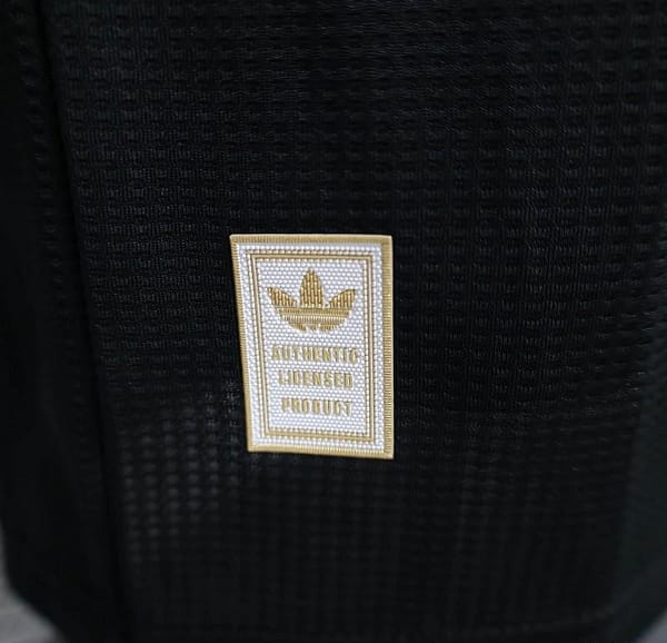 24/25 Player Version Bayern Munich Goalkeeper Jersey - Image 9