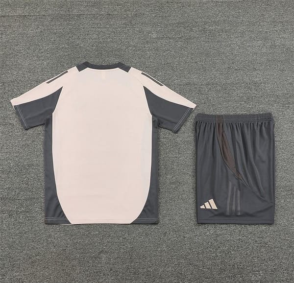 24/25 Real Madrid Pink Short Sleeve Jersey+Shorts - Image 13