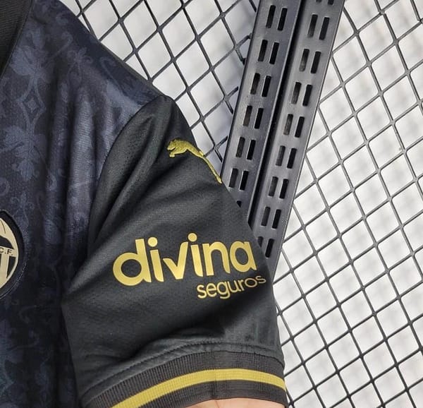 24/25 Valencia Away Jersey - Image 3