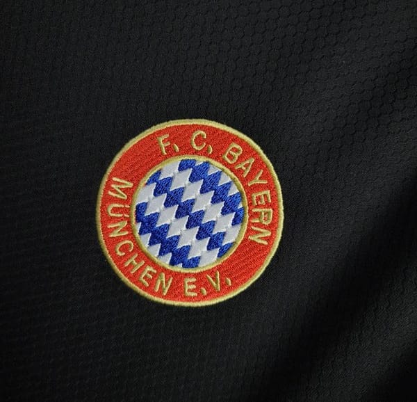 24/25 Bayern Munich Third Black Goalkeeper Jersey - Image 3