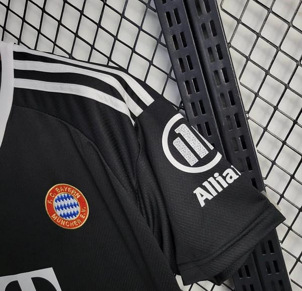 24/25 Bayern Munich Third Black Goalkeeper Jersey - Image 7