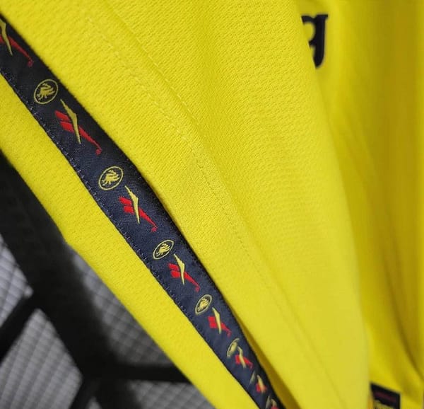Retro 1998 Liverpool Away Jersey - Image 3
