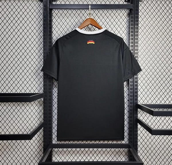 24/25 Bayern Munich Black Goalkeeper Jersey - Image 2