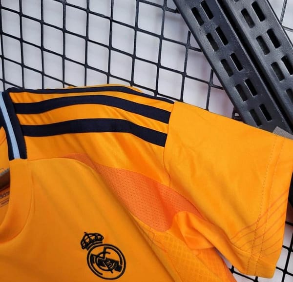 24/25 Women Real Madrid Away Jersey - Image 4