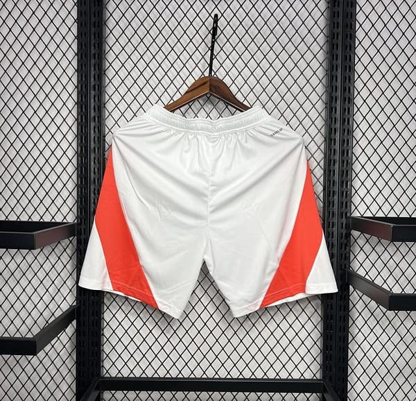 24/25 Manchester United Home Shorts - Image 3