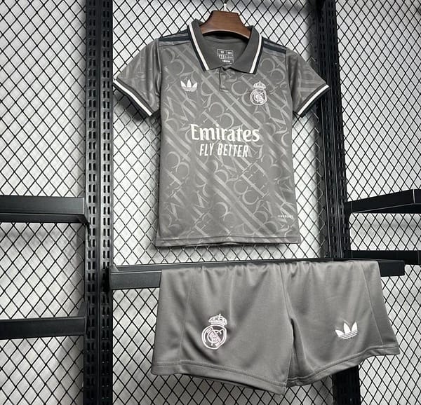 24/25 Kids Real Madrid Third Black Jersey - Image 4
