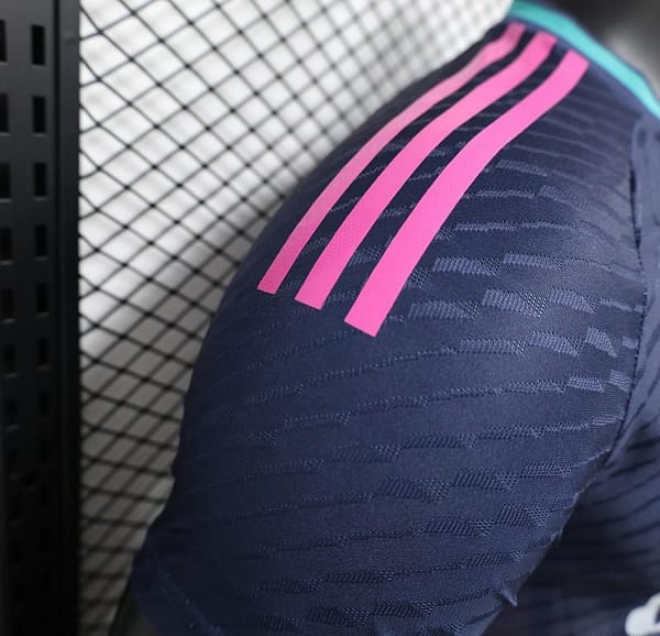 Player Version 24/25 Real Madrid Gradient Purple Special Jersey - Image 3
