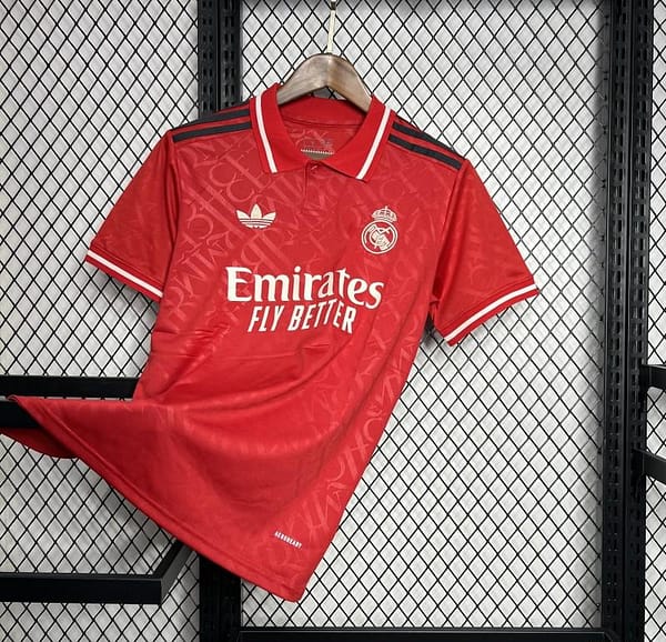 24/25 Real Madrid Red Jersey - Image 2