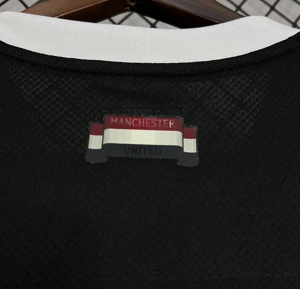 24/25 Manchester United Fourth Goalkeeper Jersey - Image 3