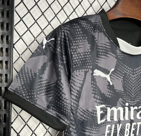 24/25 Kids AC Milan Black Goalkeeper Jersey - Image 4