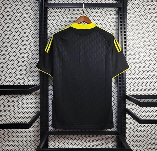 Retro 2010/11 Liverpool Third Black Jersey - Image 2