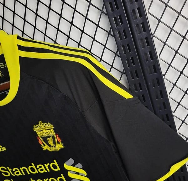 Retro 2010/11 Liverpool Third Black Jersey - Image 4
