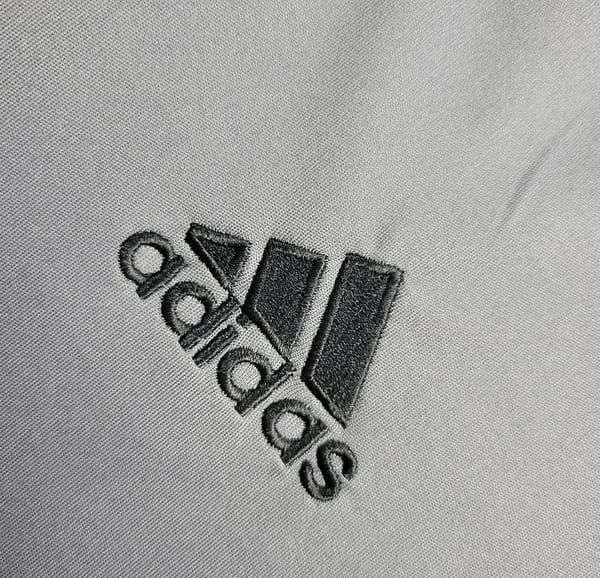 Retro 05/06 Real Madrid Third Grey Jersey - Image 3