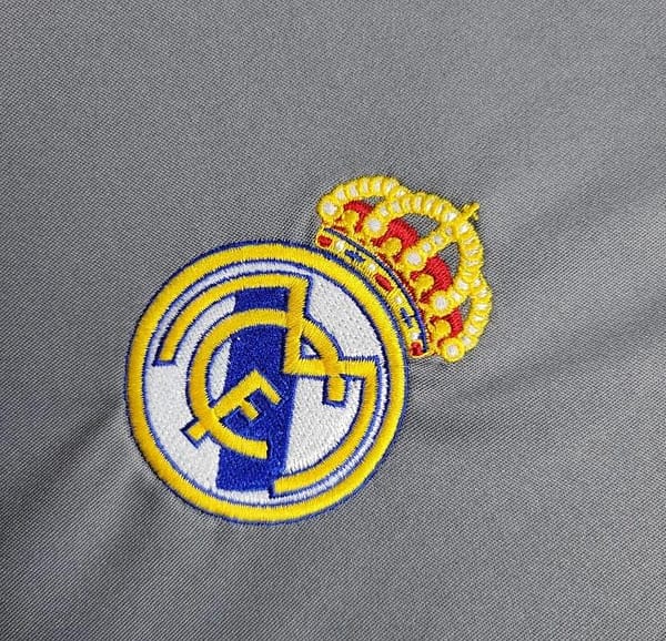 Retro 05/06 Real Madrid Third Grey Jersey - Image 7