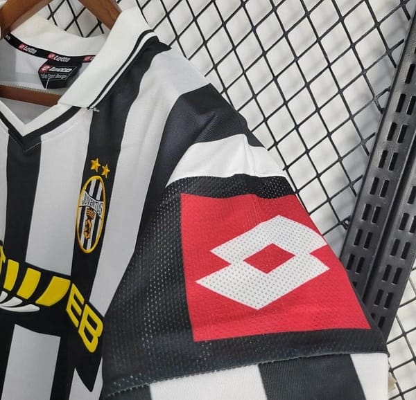 Retro 01/02 Juventus Home Jersey - Image 2