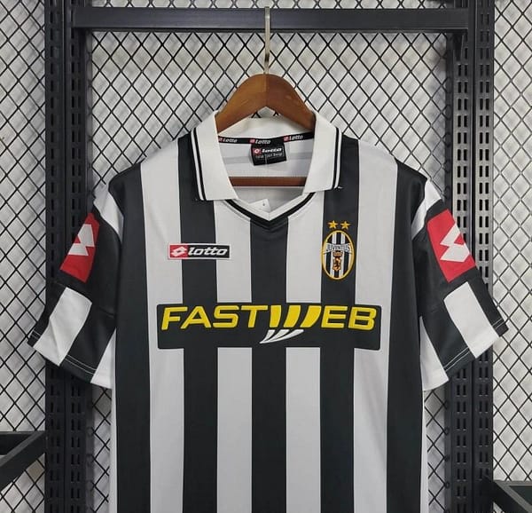 Retro 01/02 Juventus Home Jersey - Image 4
