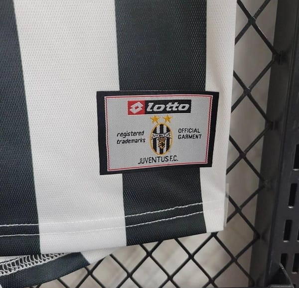Retro 01/02 Juventus Home Jersey - Image 6