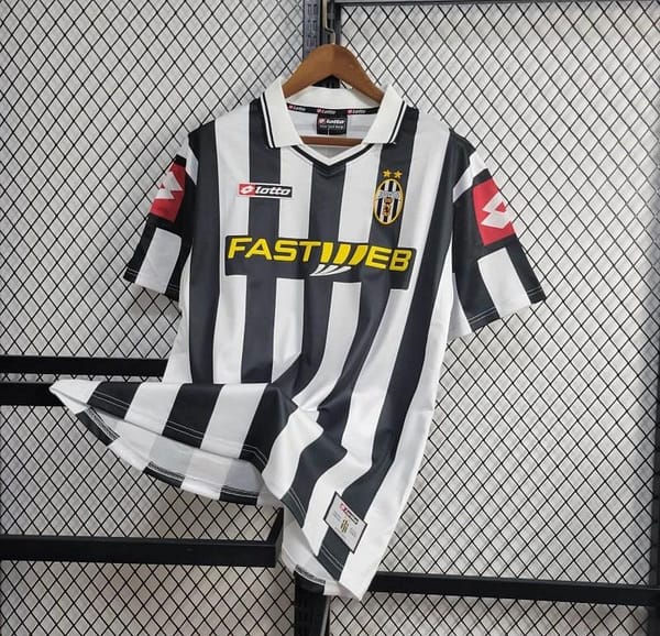 Retro 01/02 Juventus Home Jersey - Image 8