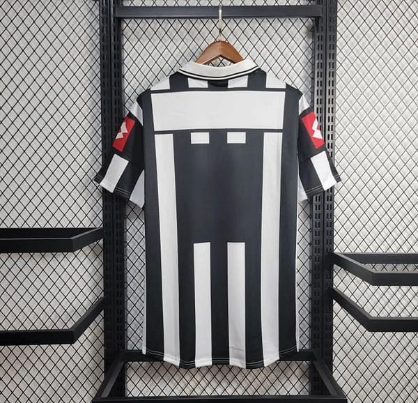 Retro 01/02 Juventus Home Jersey - Image 9
