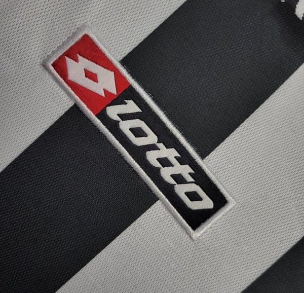 Retro 01/02 Juventus Home Jersey - Image 10
