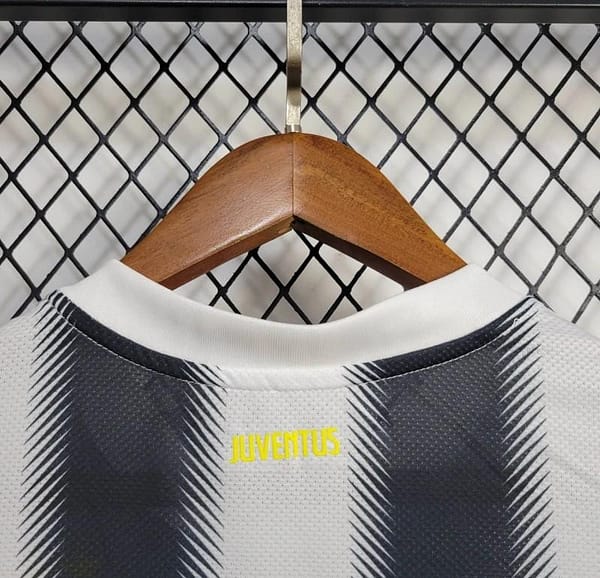 Retro 11/12 Juventus Home Jersey - Image 2