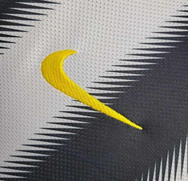 Retro 11/12 Juventus Home Jersey - Image 3
