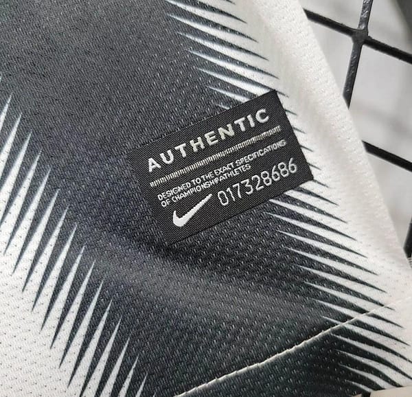 Retro 11/12 Juventus Home Jersey - Image 4