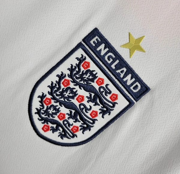 Retro 2006 England Home Jersey - Image 10