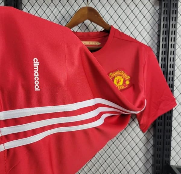 Retro 16/17 Manchester United Home Jersey - Image 3