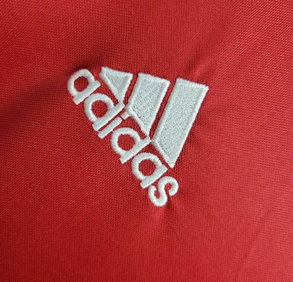 Retro 16/17 Manchester United Home Jersey - Image 5