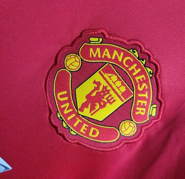 Retro 16/17 Manchester United Home Jersey - Image 8