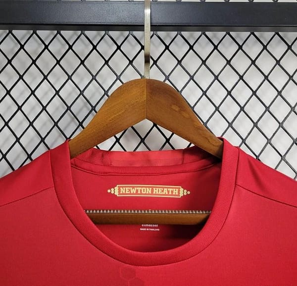 Retro 16/17 Manchester United Home Jersey - Image 9