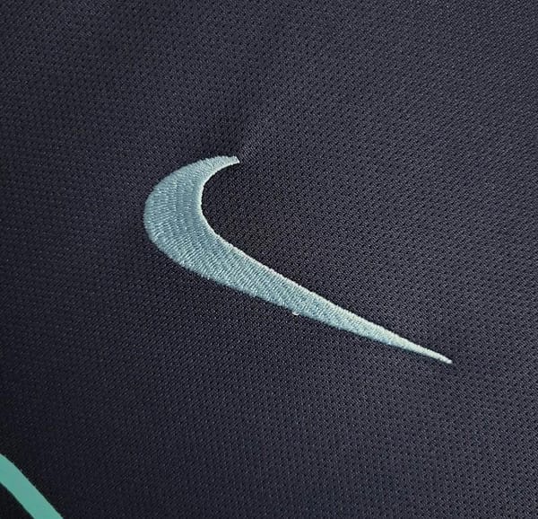 Retro 15/16 Manchester City Away Jersey - Image 2