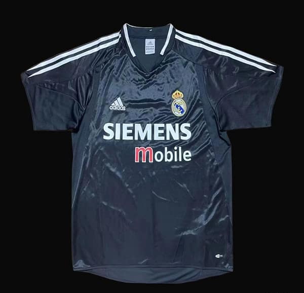 Retro 04/05 Real Madrid Third Black Jersey - Image 3
