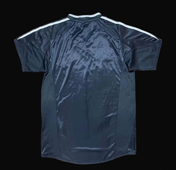 Retro 04/05 Real Madrid Third Black Jersey - Image 4