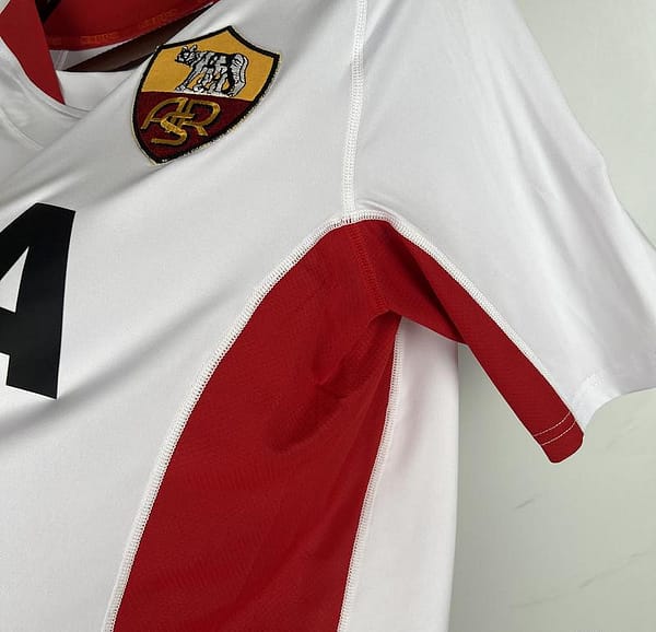 Retro 01/02 Roma Away Jersey - Image 6