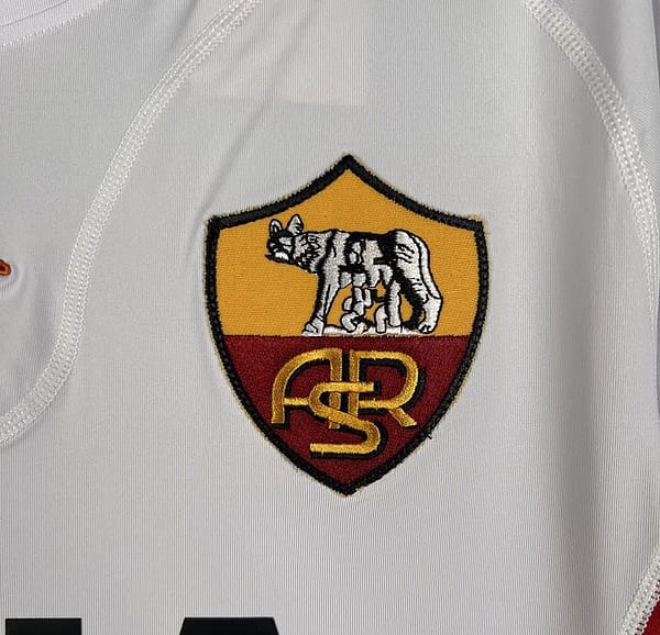 Retro 01/02 Roma Away Jersey - Image 10