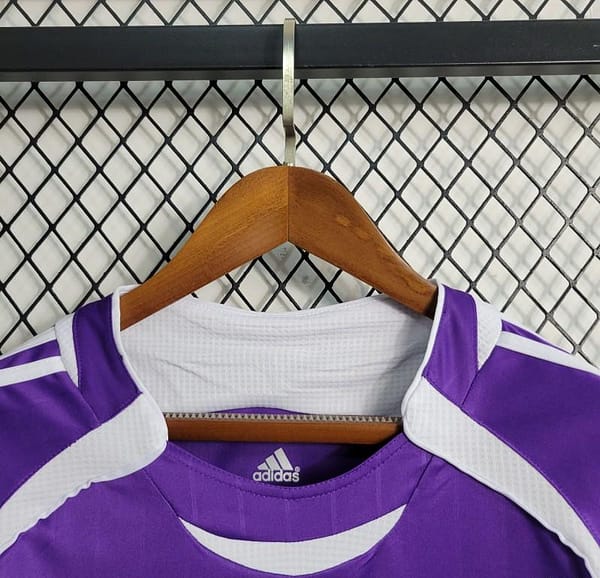 Retro 06/07 Real Madrid Third Purple Jersey - Image 2