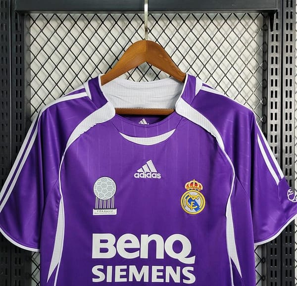 Retro 06/07 Real Madrid Third Purple Jersey - Image 6