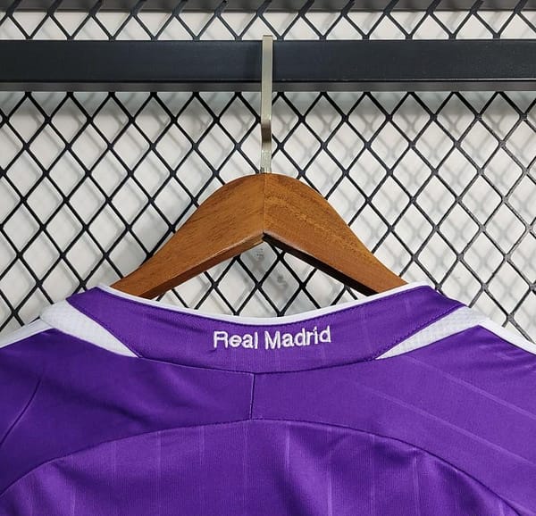 Retro 06/07 Real Madrid Third Purple Jersey - Image 10