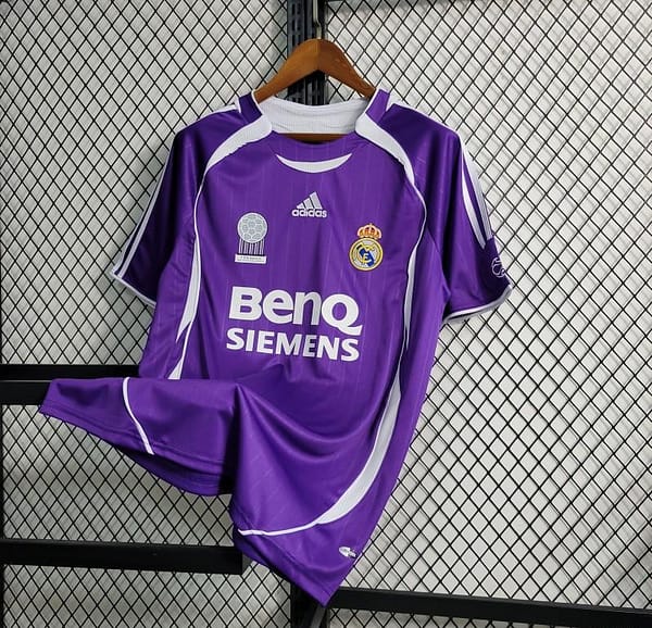 Retro 06/07 Real Madrid Third Purple Jersey - Image 11
