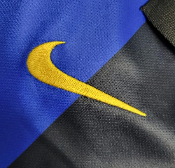 Retro 01-02 Inter Milan Home Jersey - Image 4