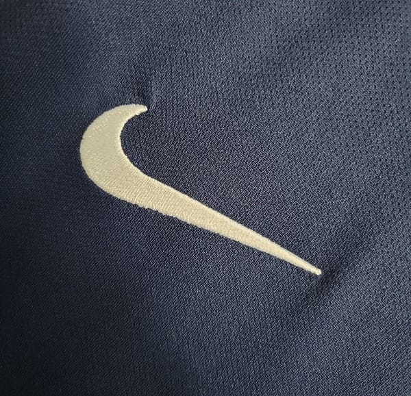 Retro 17-18 PSG Home Jersey - Image 4