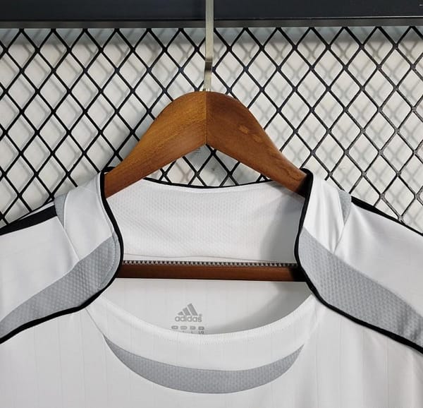 Retro 06/07 Real Madrid Home Jersey - Image 8