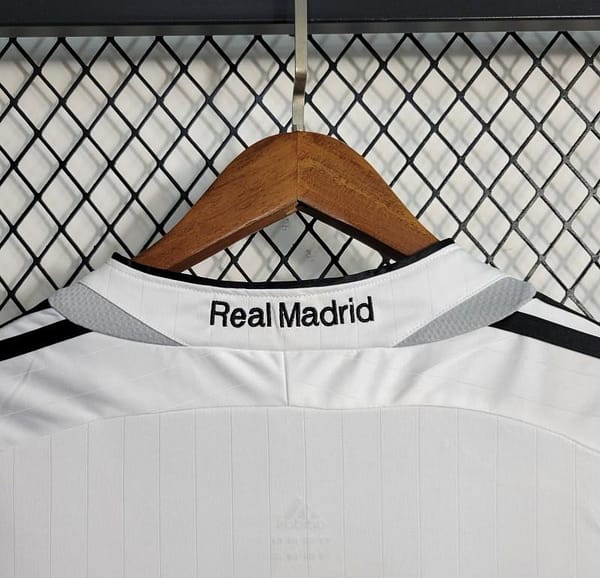 Retro 06/07 Real Madrid Home Jersey - Image 10