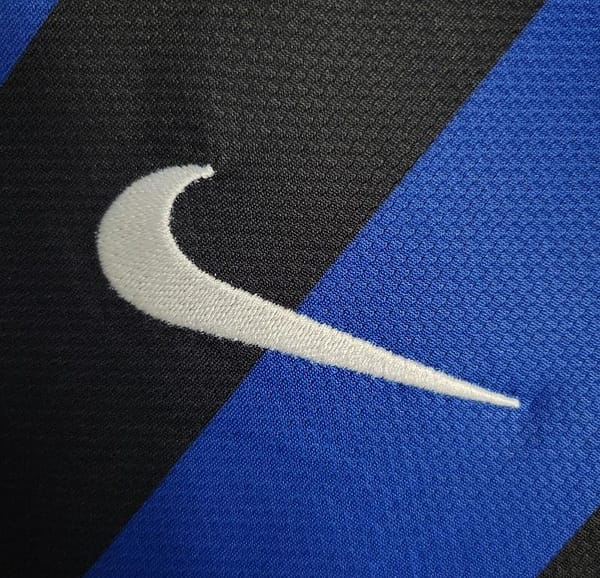 Retro 09-10 Inter Milan Home Jersey - Image 9
