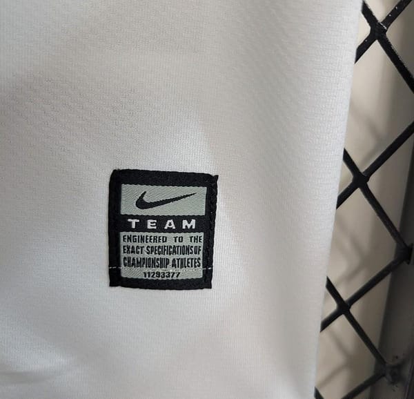 Retro 09-10 Inter Milan Away Jersey - Image 4