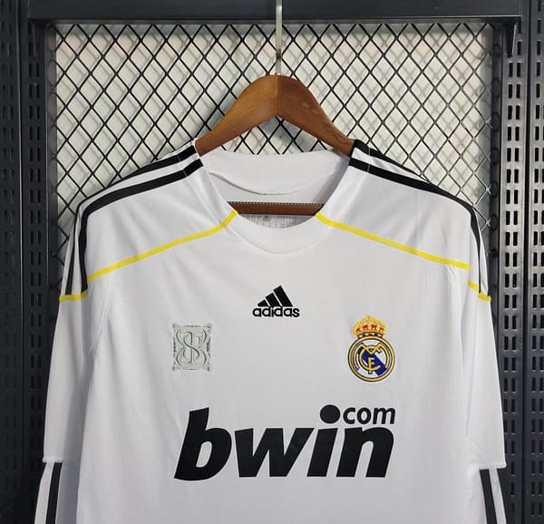 Retro Long Sleeve 09/10 Real Madrid Home Jersey - Image 6